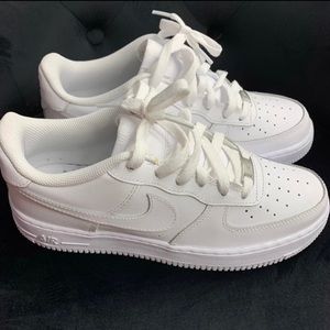 Air Force ones 7y low top